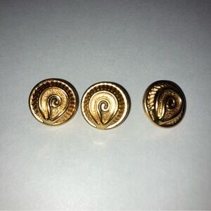 28 Spiral Buttons in Gold color
